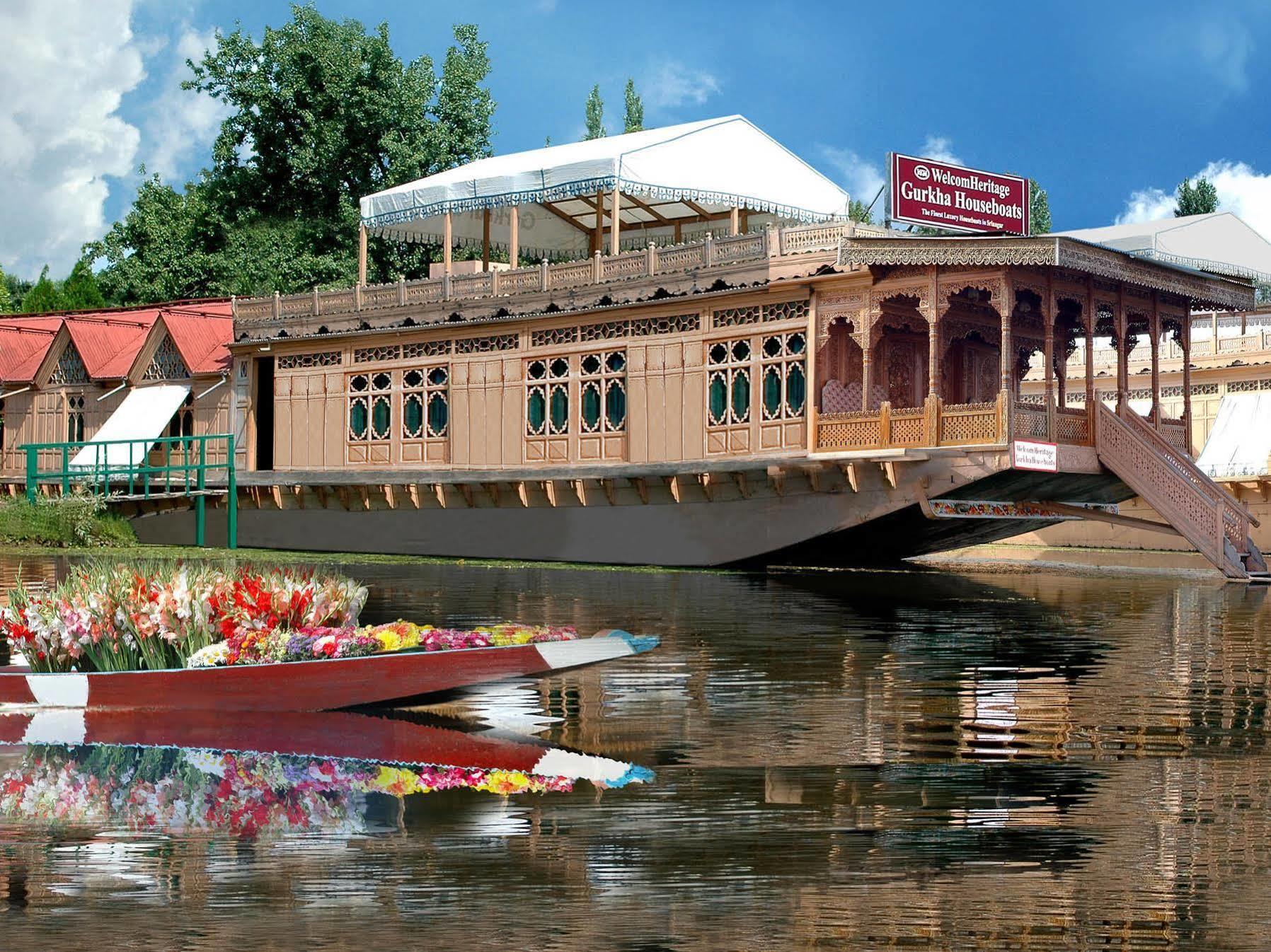 Welcomheritage Gurkha Houseboats Srinagar  Exterior photo